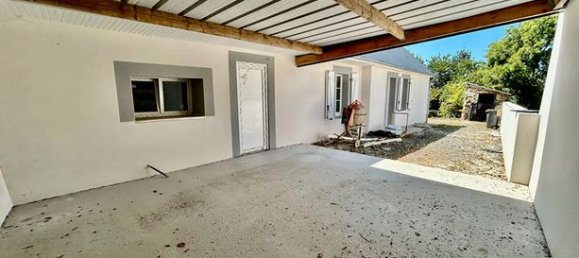 3 bedrooms House in Argentre, France No. 308256 2