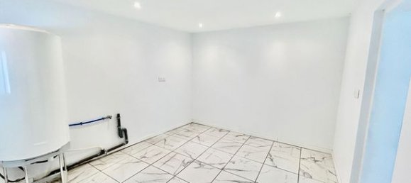 3 bedrooms House in Argentre, France No. 308256 7