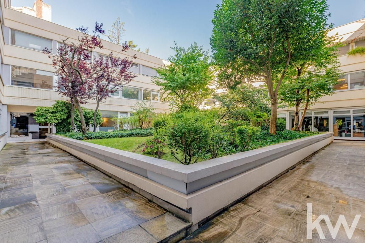 Oficina en Paris, France 1400 m² No. 166385