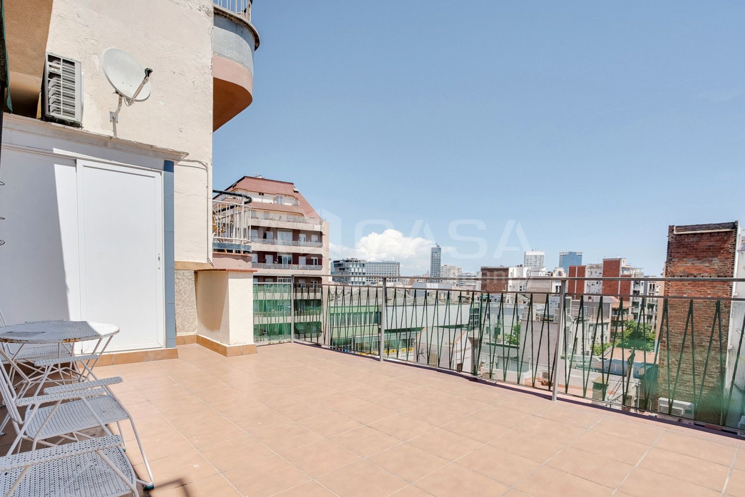 Ático de 2 dormitorios en Sants-Montjuïc, Spain No. 191199