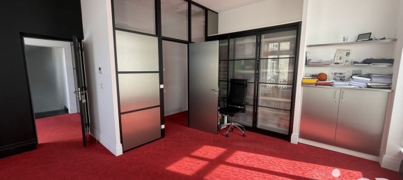300m² Office in Angers, France No. 290622 6