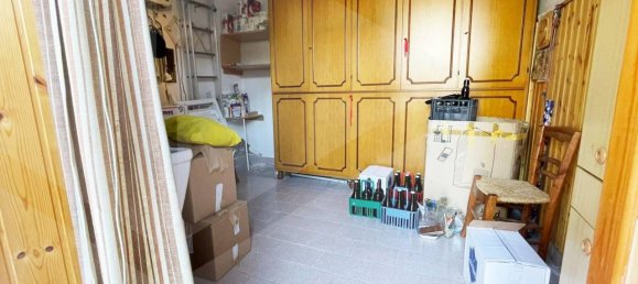 2-salle Appartement à Casalecchio di Reno, Italy No. 24154 3