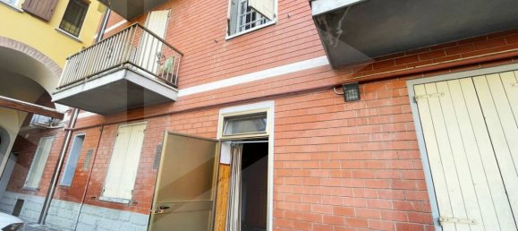 2-salle Appartement à Casalecchio di Reno, Italy No. 24154 2