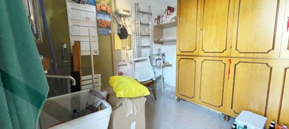 2-salle Appartement à Casalecchio di Reno, Italy No. 24154 4