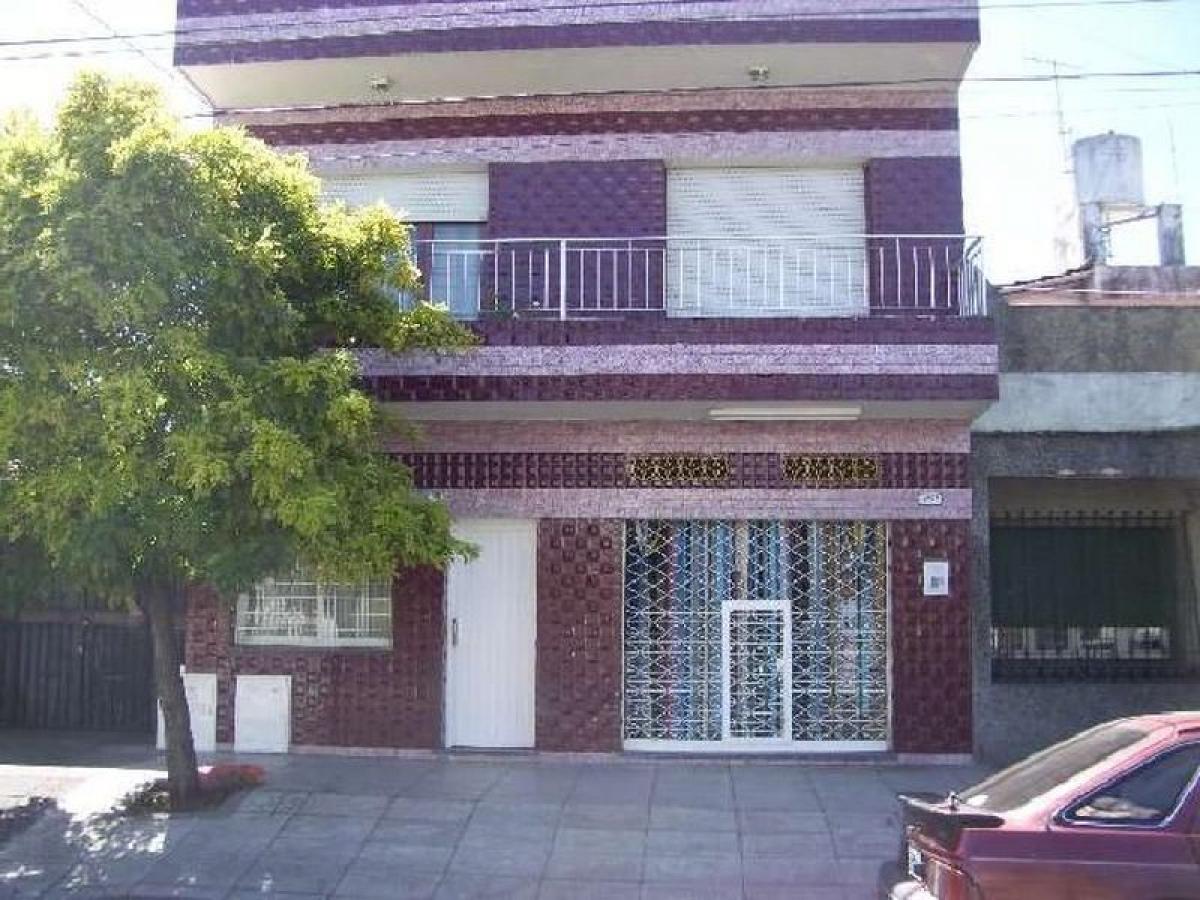 3 bedrooms House in Moron, Argentina No. 13089
