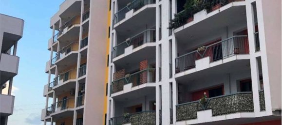 3 bedrooms Apartment in Messina, Italy No. 280631 4