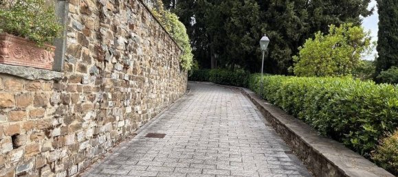 4 bedrooms Villa in Florence, Italy No. 337265 8