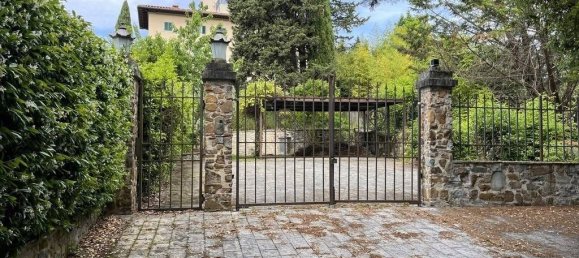 4 bedrooms Villa in Florence, Italy No. 337265 9