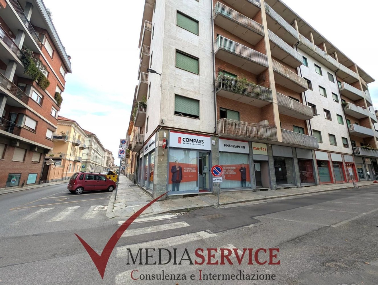 Apartamento de 4 dormitorios en Cuneo, Italy No. 342706