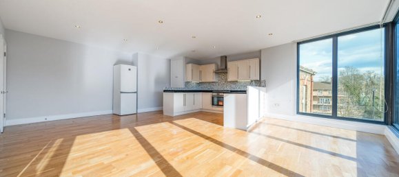 2 bedrooms Apartment in London, United Kingdom No. 7584 3