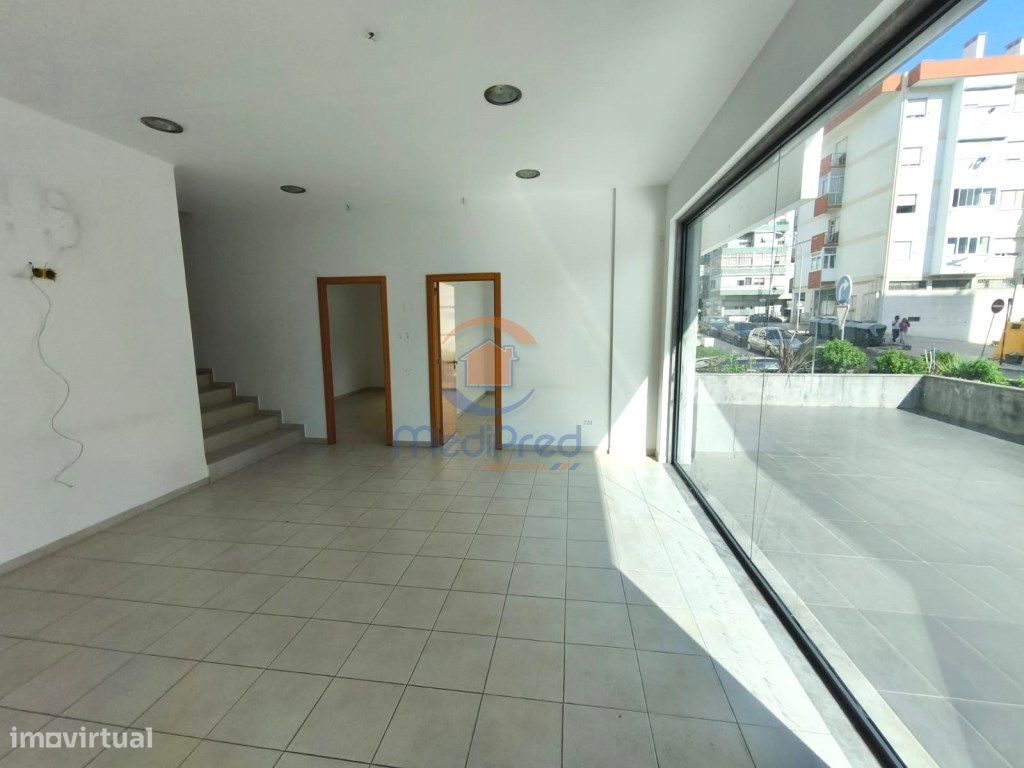 130m² Commercial property in Odivelas, Portugal No. 280686