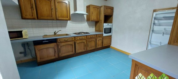 Casa de 3 dormitorios en Chateaumeillant, France No. 210244 4