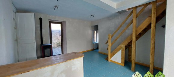 Casa de 3 dormitorios en Chateaumeillant, France No. 210244 2