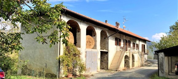 4 bedrooms House in Roccaverano, Italy No. 136533 2