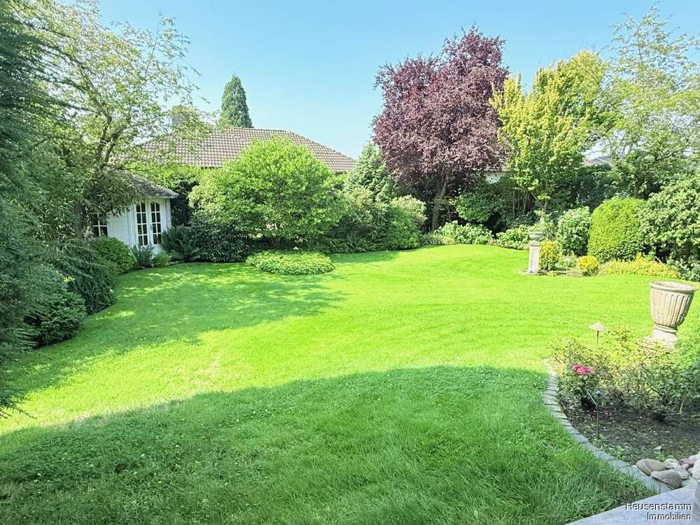 Бунгало с 6 спальнями в Оффенбах, Германия № 277504