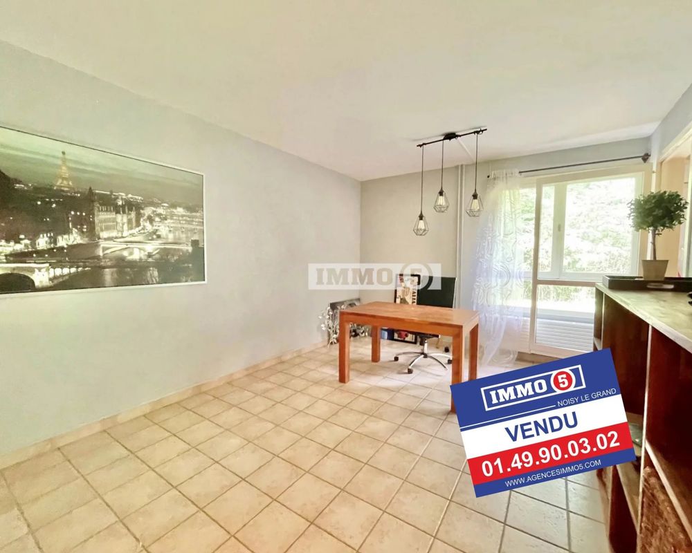 1 غرف نوم شقة في Champs-sur-Marne, France رقم 174514