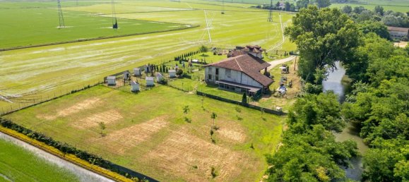 3 bedrooms House in Novara, Italy No. 105081 10