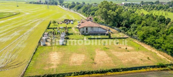 3 bedrooms House in Novara, Italy No. 105081 17