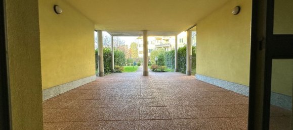 Apartamento de 2 habitaciónes en Tradate, Italy No. 11556 27