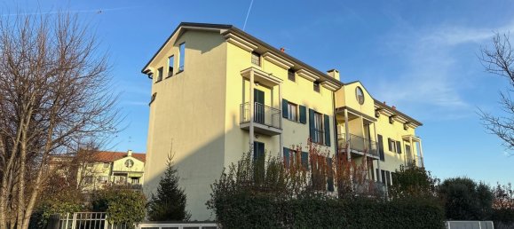 Apartamento de 2 habitaciónes en Tradate, Italy No. 11556 37