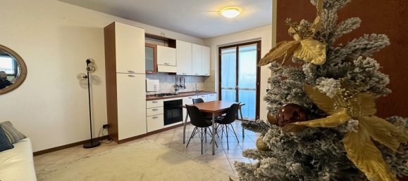 Apartamento de 2 habitaciónes en Tradate, Italy No. 11556 5