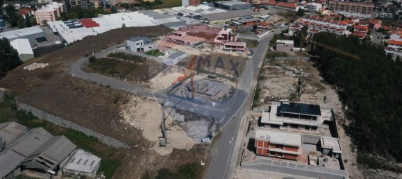 517m² Land in Lousada, Portugal No. 62414 2