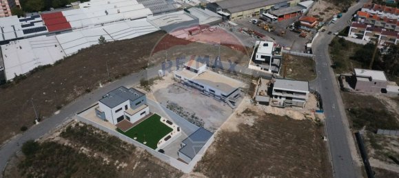 517m² Land in Lousada, Portugal No. 62414 4