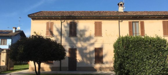 4 bedrooms House in Mede, Italy No. 365305 2