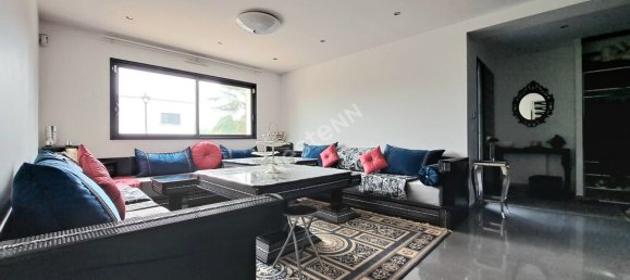 4 Schlafzimmer Haus in Luzarches, France, Nr. 162603 2