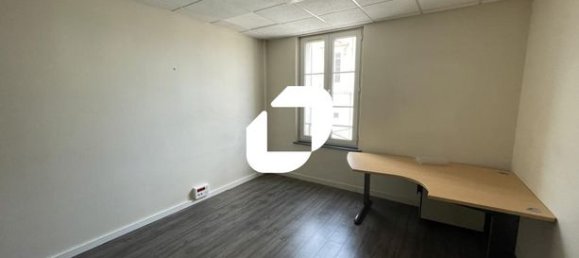 282m² Office in Epernay, France No. 309298 2