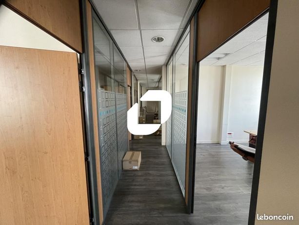 282m² Office in Epernay, France No. 309298