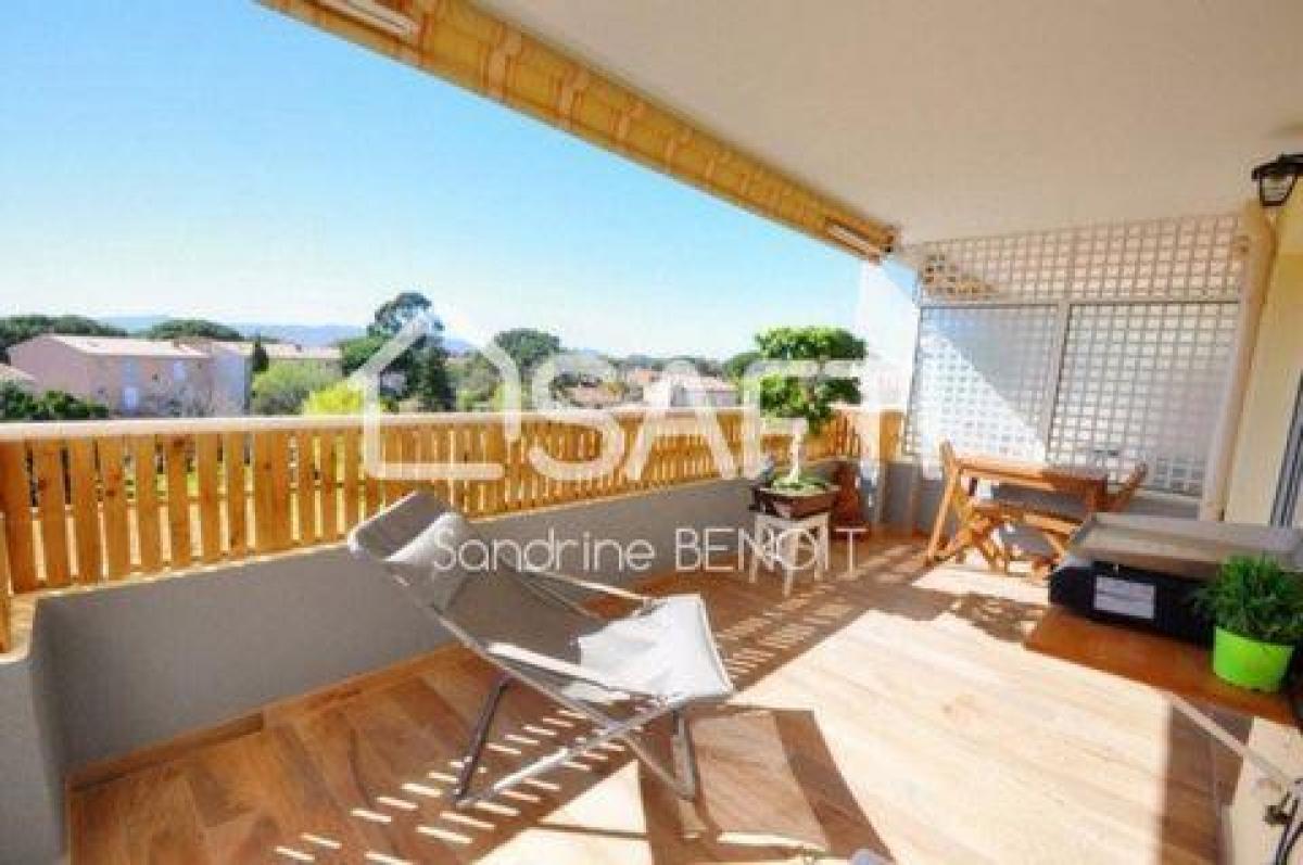 2 bedrooms Apartment in Saint-Raphael, France No. 12806