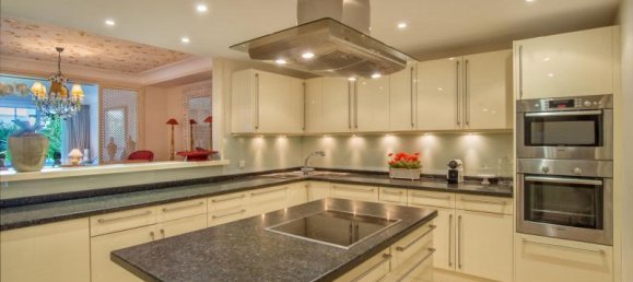 4 bedrooms Apartment in Marbella, Spain No. 102210 9