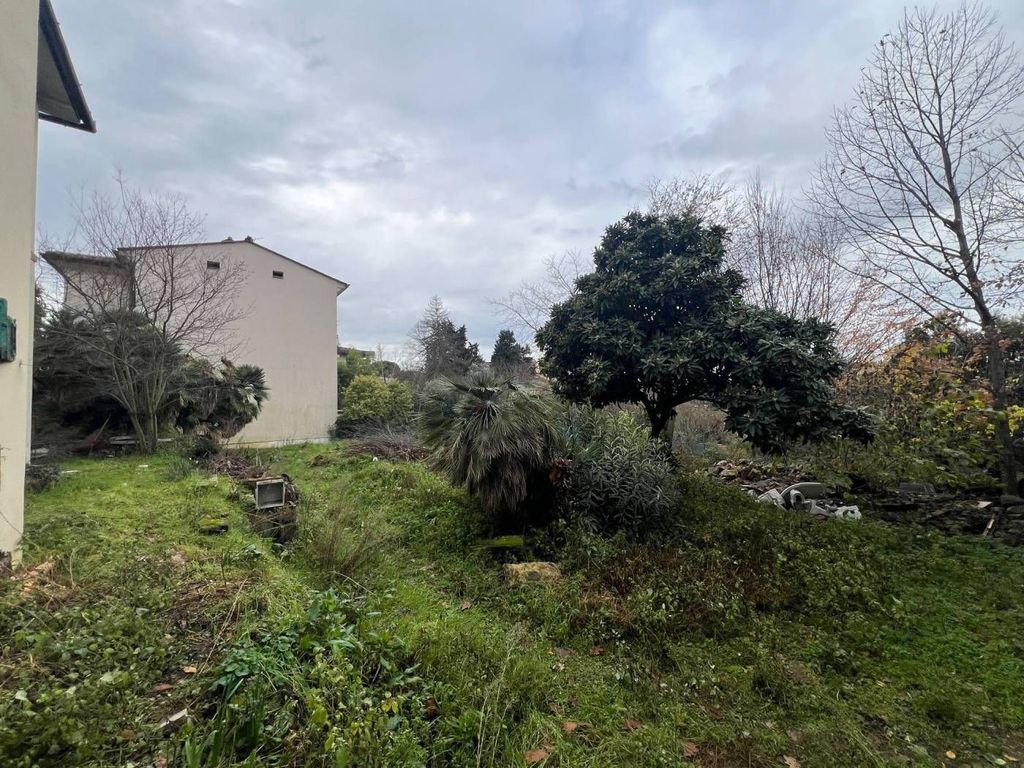 7 bedrooms Villa in Florence, Italy No. 48641