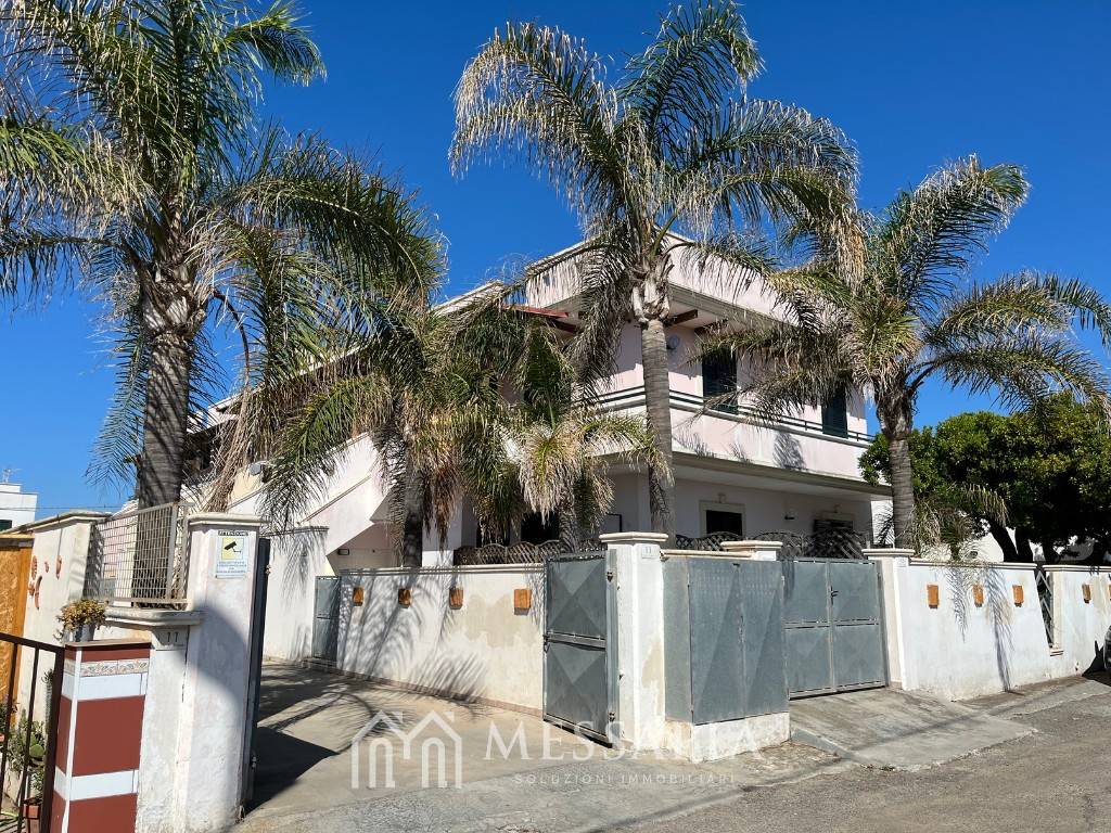 Квартира с 2 спальнями в Ugento, Италия № 354022