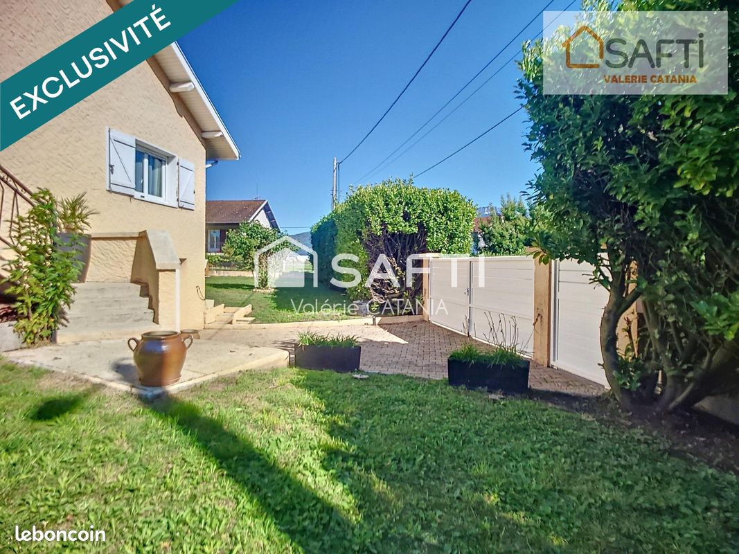 Casa de 3 dormitorios en Moirans, France No. 199464