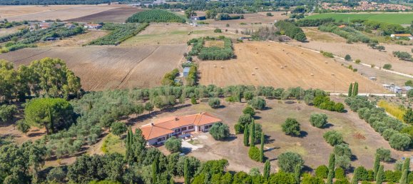 8 bedrooms House in Montalto di Castro, Italy No. 306634 2