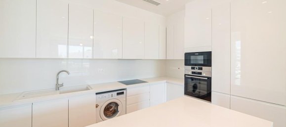 2 bedrooms Apartment in Agios Georgios, Cyprus No. 4437 2