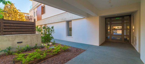 2 bedrooms Apartment in Agios Georgios, Cyprus No. 4437 11