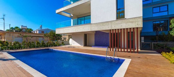 2 bedrooms Apartment in Agios Georgios, Cyprus No. 4437 3