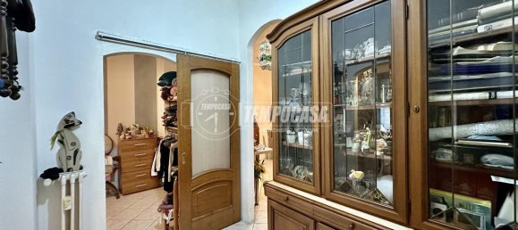 2-salle Appartement à Turin, Italy No. 26366 7