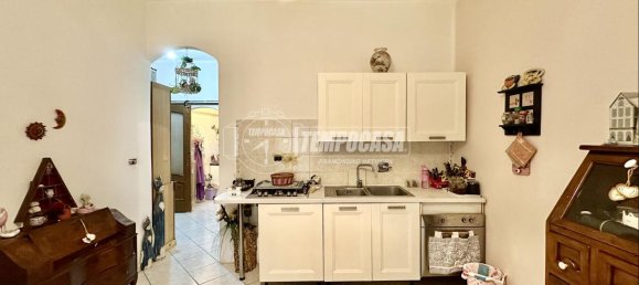 2-salle Appartement à Turin, Italy No. 26366 3