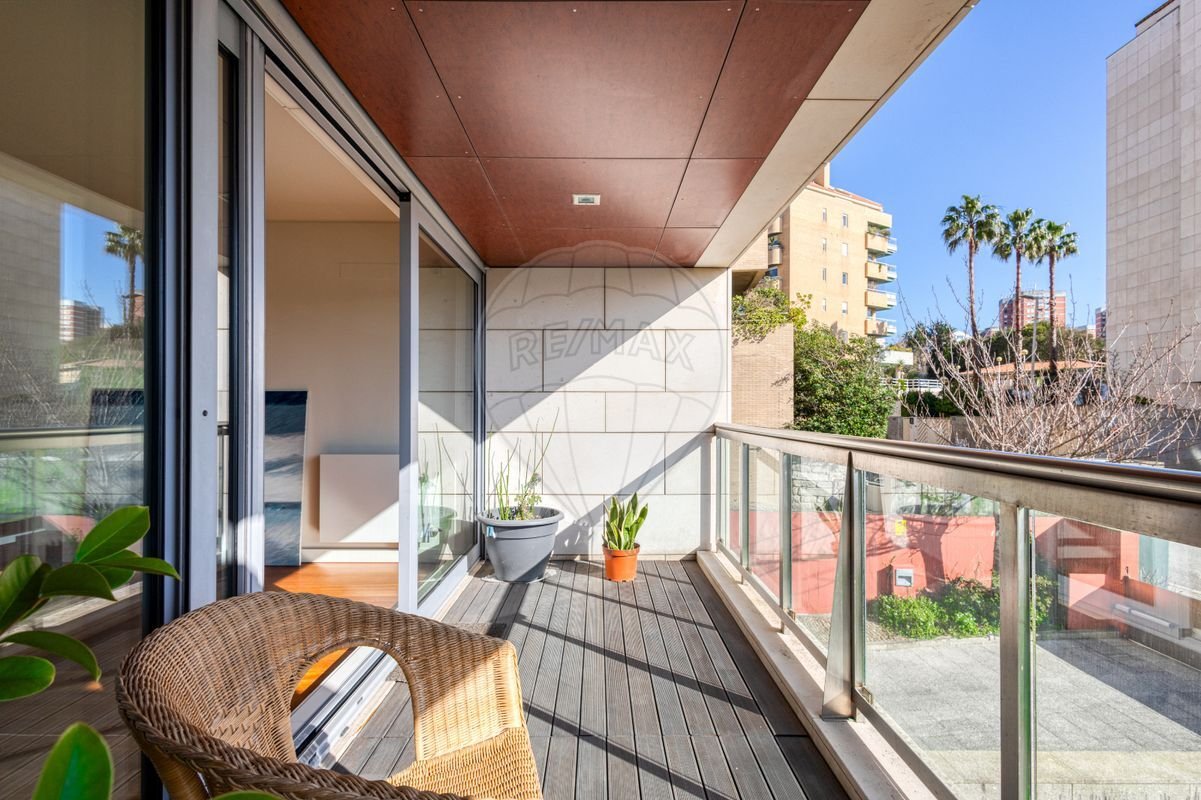 4 bedrooms Apartment in Porto, Portugal No. 111905