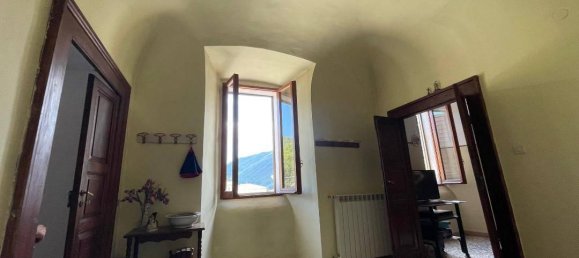 4 rooms Apartment in Fontecchio, Italy No. 159960 8