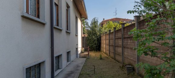 5 bedrooms Villa in Legnano, Italy No. 355764 33