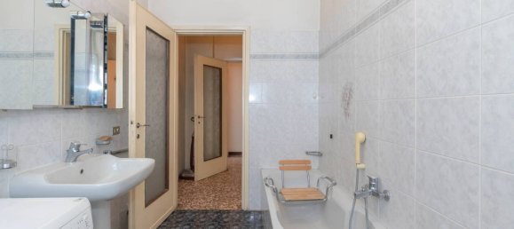 5 bedrooms Villa in Legnano, Italy No. 355764 17