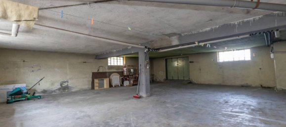 5 bedrooms Villa in Legnano, Italy No. 355764 31