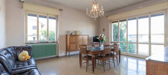 5 bedrooms Villa in Legnano, Italy No. 355764 5