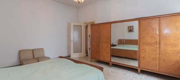 5 bedrooms Villa in Legnano, Italy No. 355764 14