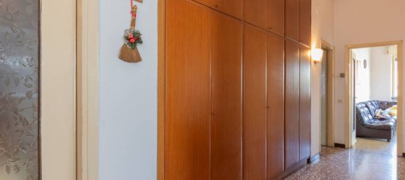 5 bedrooms Villa in Legnano, Italy No. 355764 11